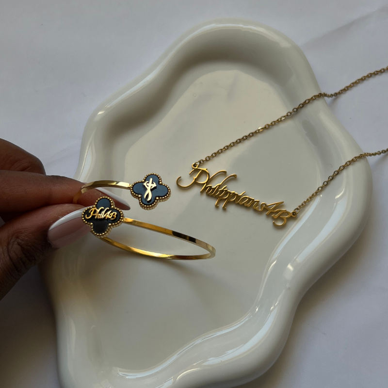 Bible Versed Clover Bangles (Gold)